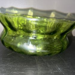 Gorgeous VINTAGE green glass bowl ~8-9” 
