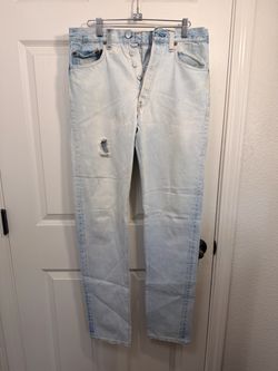 Vintage Levi’s Light Wash distressed blue jeans, full button, Size W30 L34