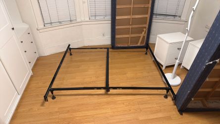 Adjustable bed frame