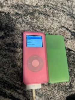 Apple iPod nano 2nd Generation Pink (4 GB) Bundle - See Description