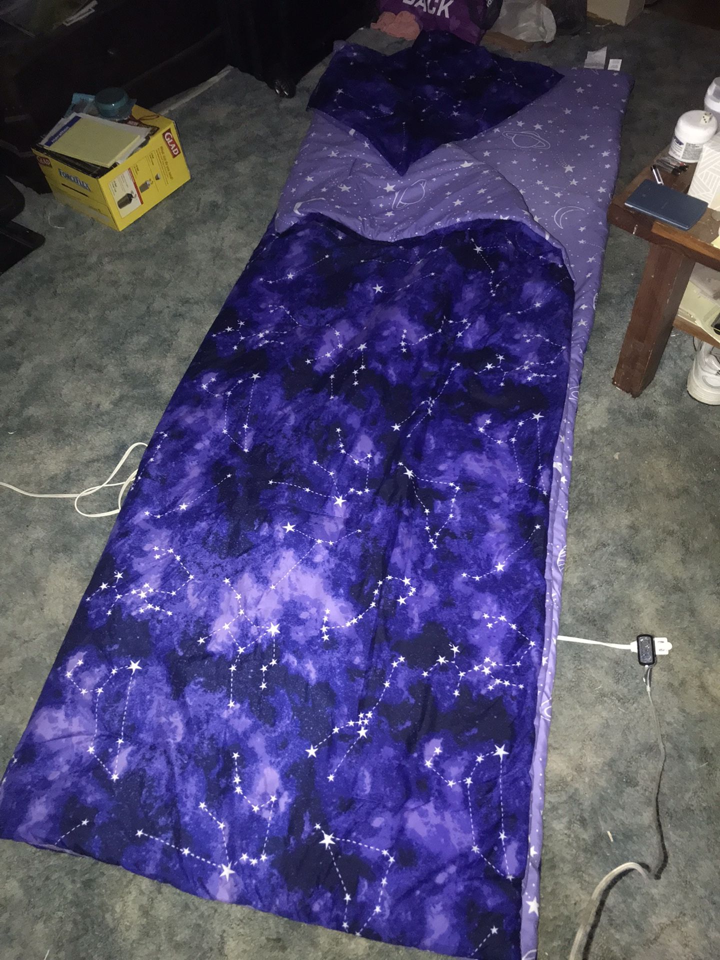 Like News 64 X 85 Blanket And Matching Pillowcase Very Nice Only $20 Firm