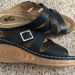 Women Leather Sandals Size 8  