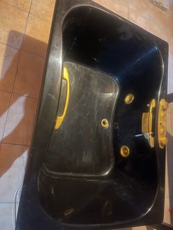 delivery available Black & Gold Jacuzzi Tub  $475 Delivery Available
