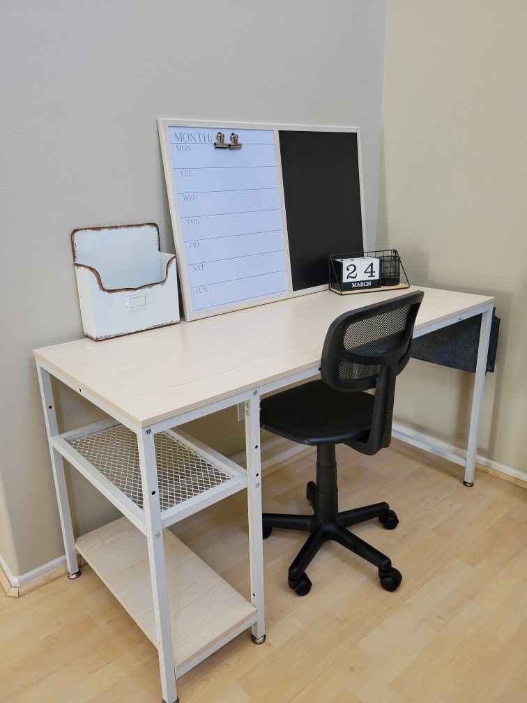 Desk/computer Desk