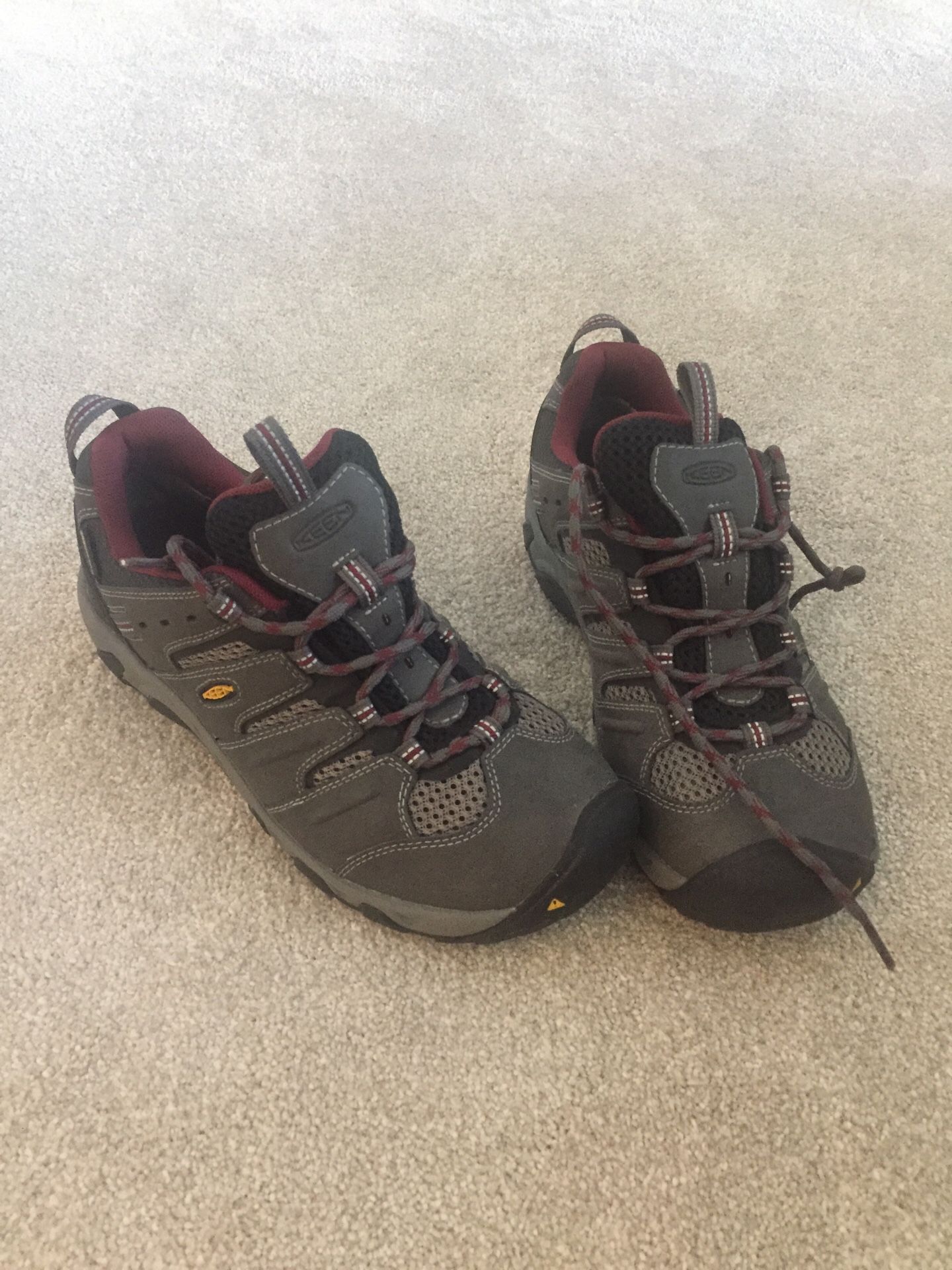 Women’s keen hiking boot size 8
