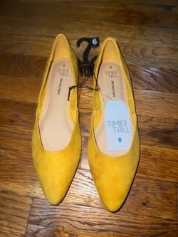 New Yellow Pointed Memory Foam Flats Size 6