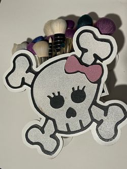 Skull and Crossbones Makeup Brush Holder