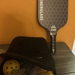 New Pickleball Paddle Set. Fiberglass 