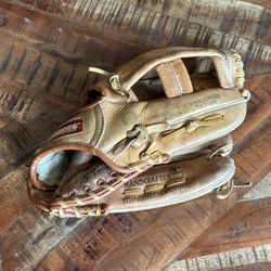 Vintage Regent Hall of Famer George Foster 11" RH Baseball Glove #03320