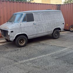 1975 G10 Chevy Van (Shorty)