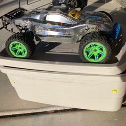 TRAXXAS RUSTLER 4x4 VXL-3s