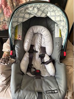 Graco Snug ride 30 click connect car seat with base