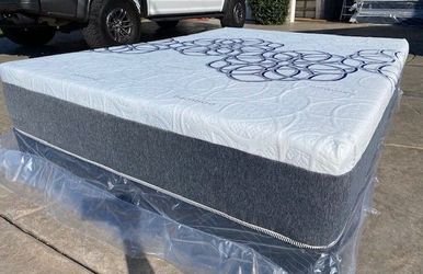 Cal King Bamboo Cool Gel Memory Foam!!