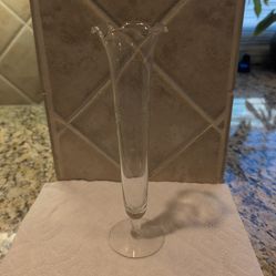 vintage Princess House Heritage etched crystal bud vase featuring a ruffled top.