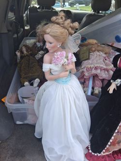 VERY NICE VINTAGE PORCELAIN DOLL COLLECTION