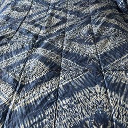 King size thick, double-sided Comforter in excellent condition