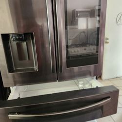 Un Refrijerador Cuatro Puertas De Pantalla SAMSUNG Cuatro Meses De Garantia Se Yeva Adomisilio