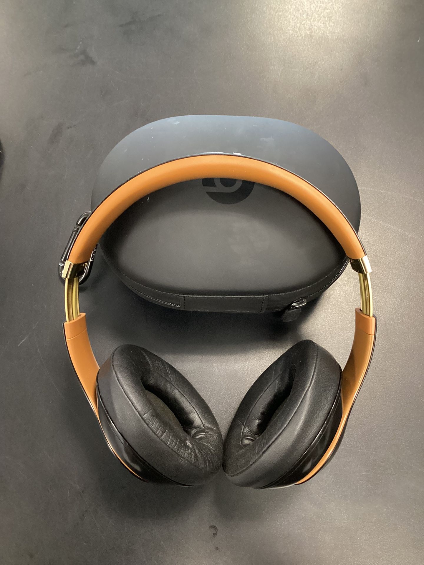 Beats Studio Wireless Headphones With Case And Charger