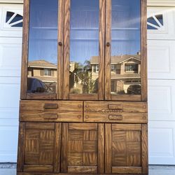Selling a two piece hutch cabinet with 2 shelf’s and 2 drawers, with 2 bottom doors