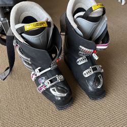 Salomon Women Ski Boots Size 26.5