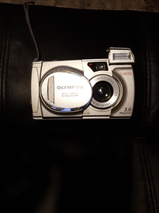 Olympus D-550 Zoom