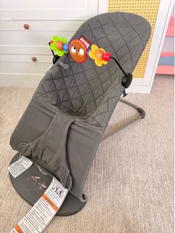 BabyBjörn Bouncer + Toy Bar