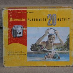 Vintage Kodak Brownie Flashmite 20 Color/B&W Camera in Original Box