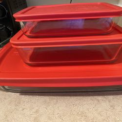 Pyrex set in red