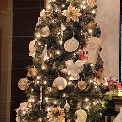 7ft Prelit  Slim Christmas Tree