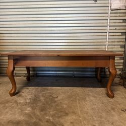 𝐖𝐨𝐨𝐝𝐞𝐧 𝐓𝐚𝐛𝐥𝐞