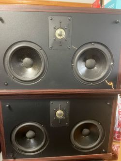 Vintage Polk audio compact  speakers ,everything is working good and good con