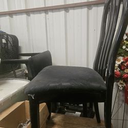 6 Kitchen Table Chairs Good Condition 