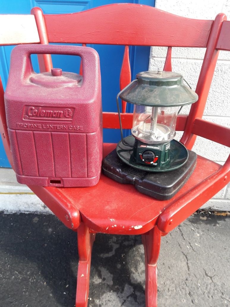 Coleman propane lantern and case