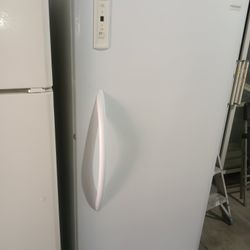 Frigidaire Freezer For Sale ♦️ Works Good 👍