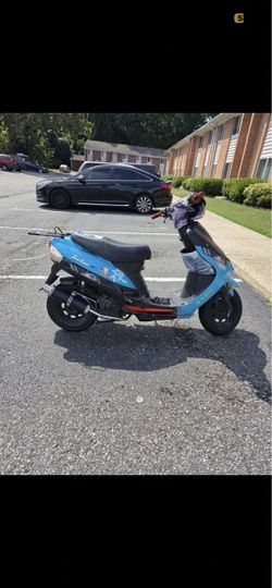 Moped $375 just need spark plugs