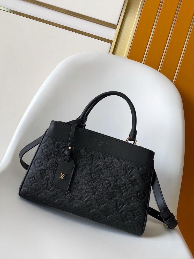 Cross-shaped messenger bag 