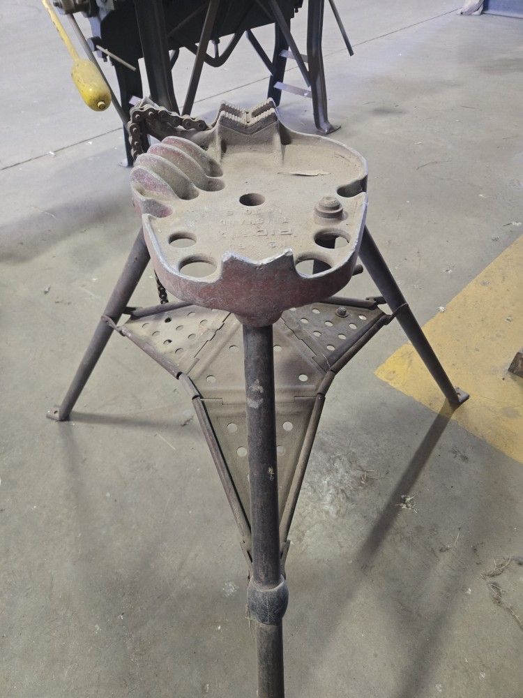 Tri Pod Pipe Stand
