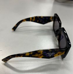 Womens Pradas Sunglasses