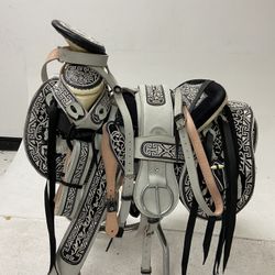 Nueva Montura Charra Bordada Con Cantinas Desmontables 