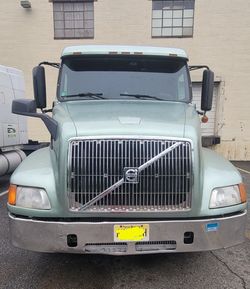 2001 Volvo VNL