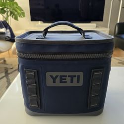 Yeti Hopper Flip 8 Soft Cooler Navy