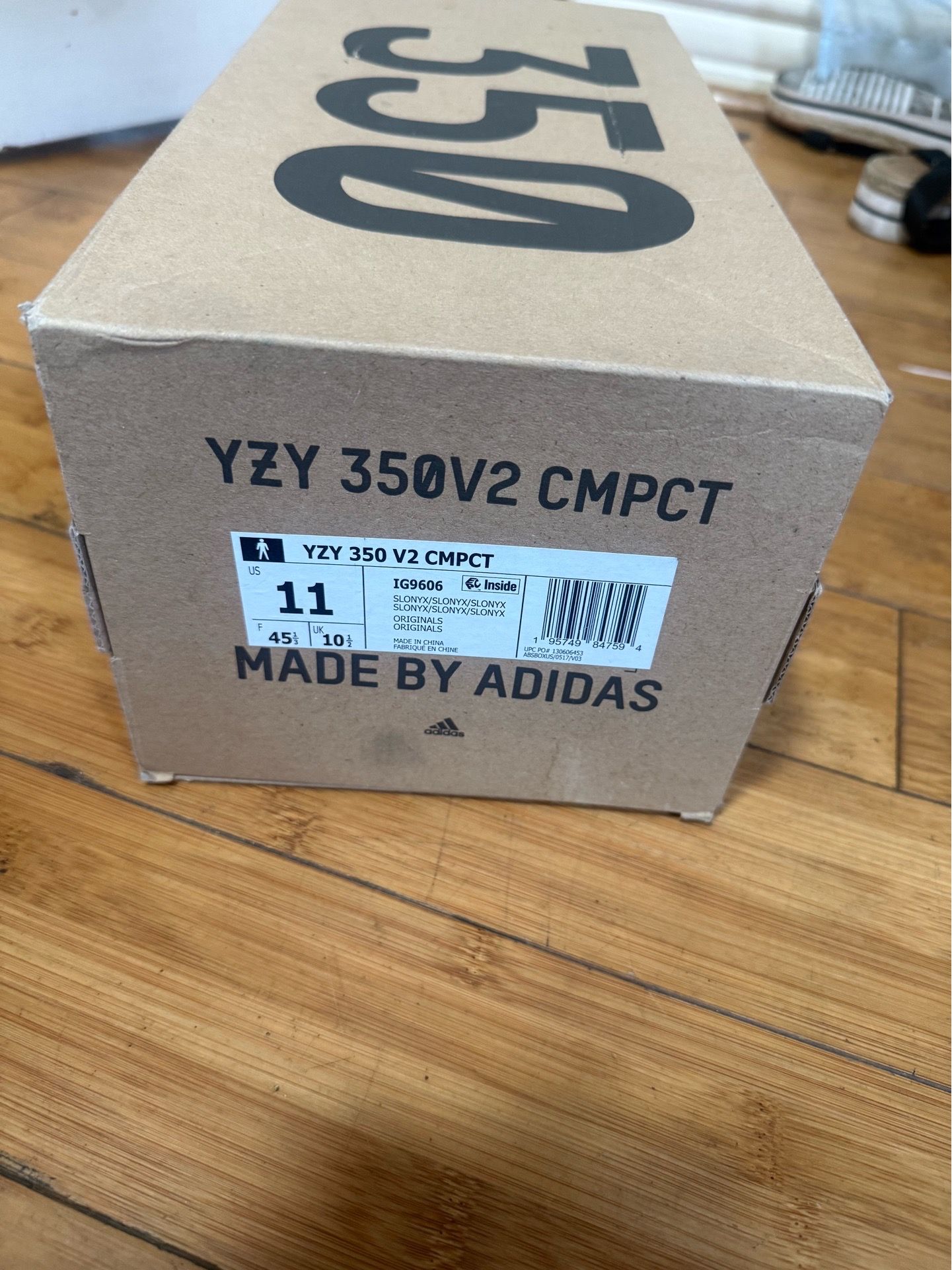 Yeezy 350 v2 cmpct
