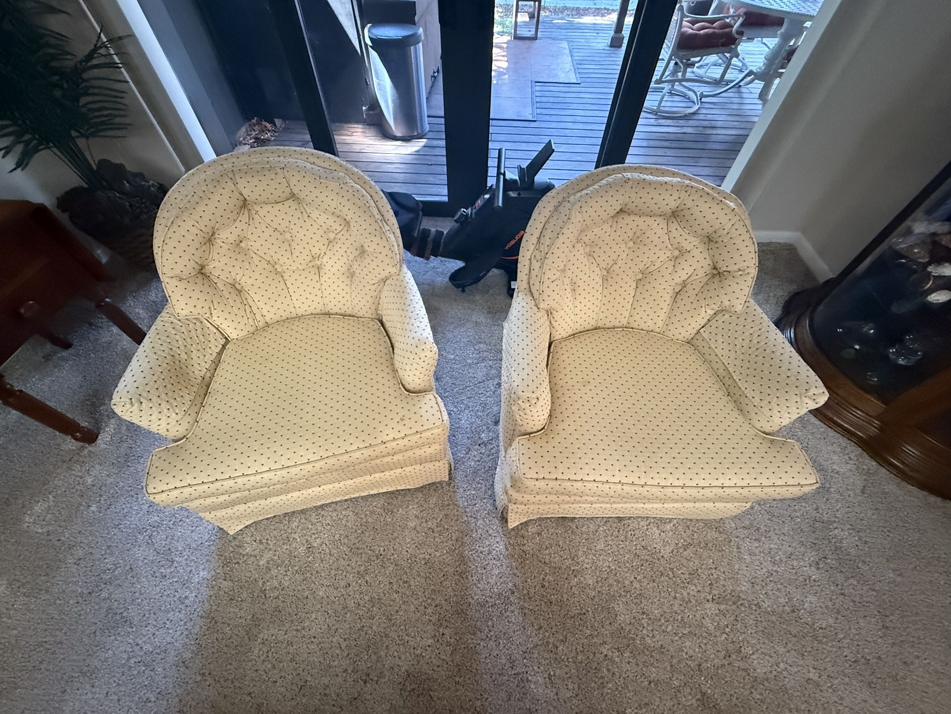 Nice Well Taken Care Of Chairs (2)