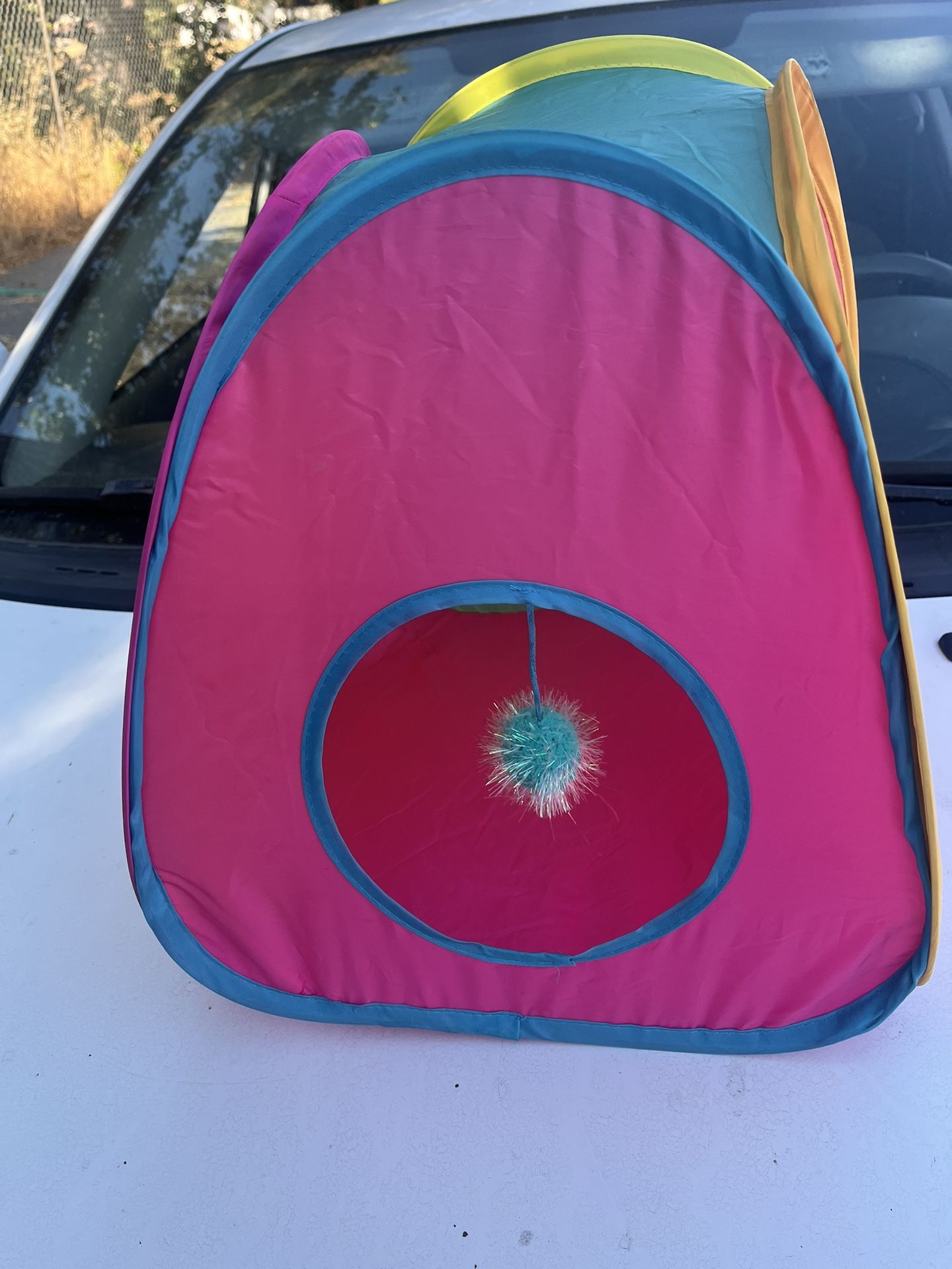 Cat Shelter - New Indoor Pop Up Foldable Lightweight Vinyl Cat House.