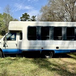 1993 Ford E350 Econoline 14-Passenger Minibus – No CDL Required