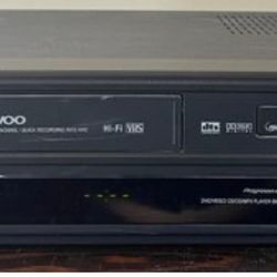 DAEWOO VIDEO CASSETTE RECORDER/DVD COMBO