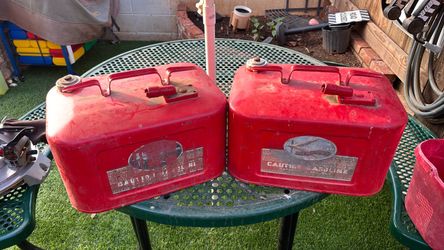 Fuel container