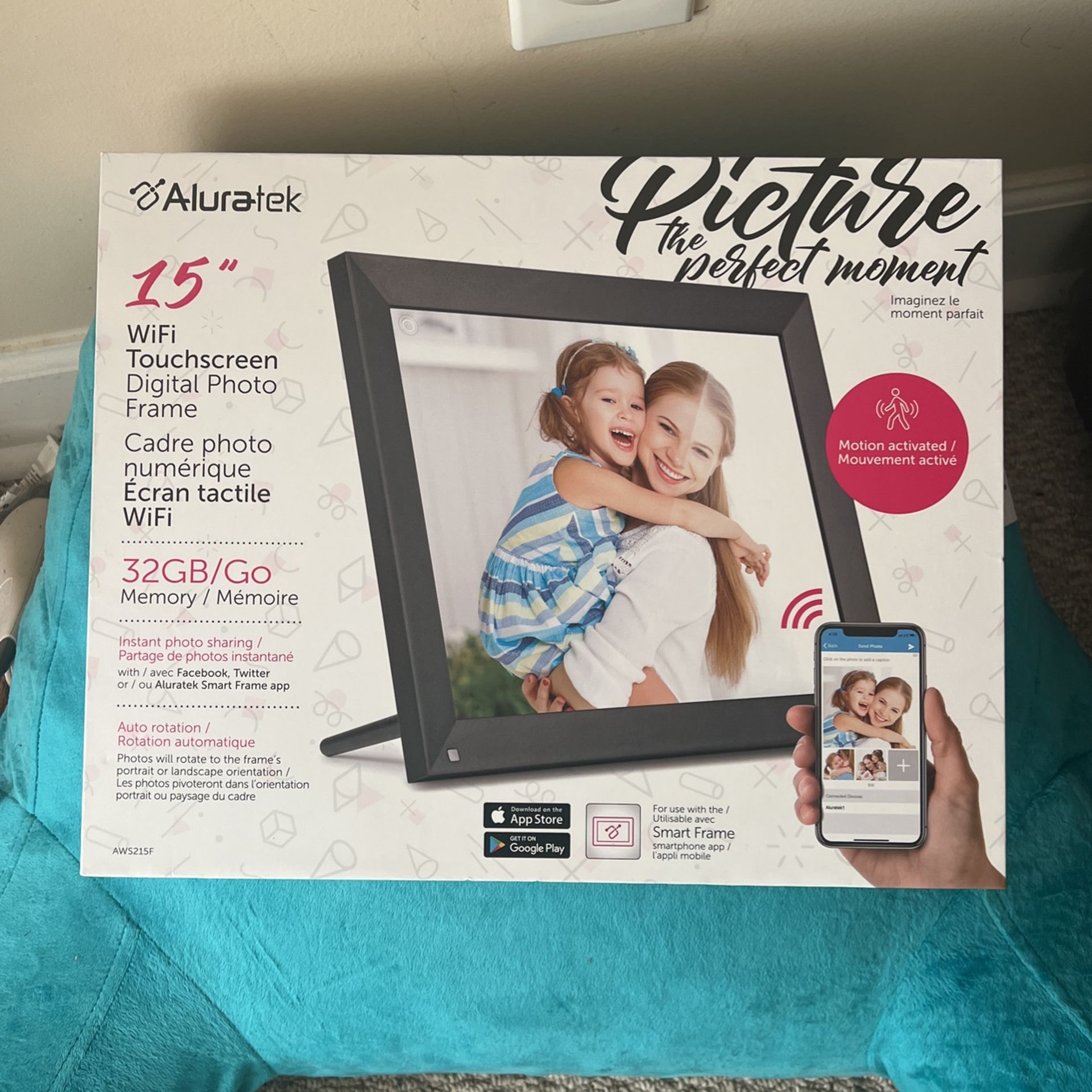 Aluratek 15” WiFi Touchscreen Digital Photo Frame