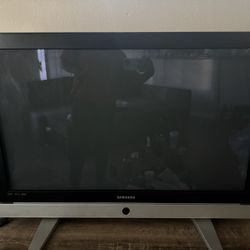 Samsung Flat Screen TV – (Works Great) 