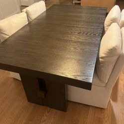 Like New Dining Set W/ Rolling American signature Chairs
